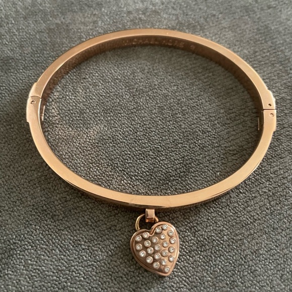Michael Kors Women MK Logo Heart Rose gold  Bangle Bracelet Crystals MKJ5039791 - Picture 4 of 6
